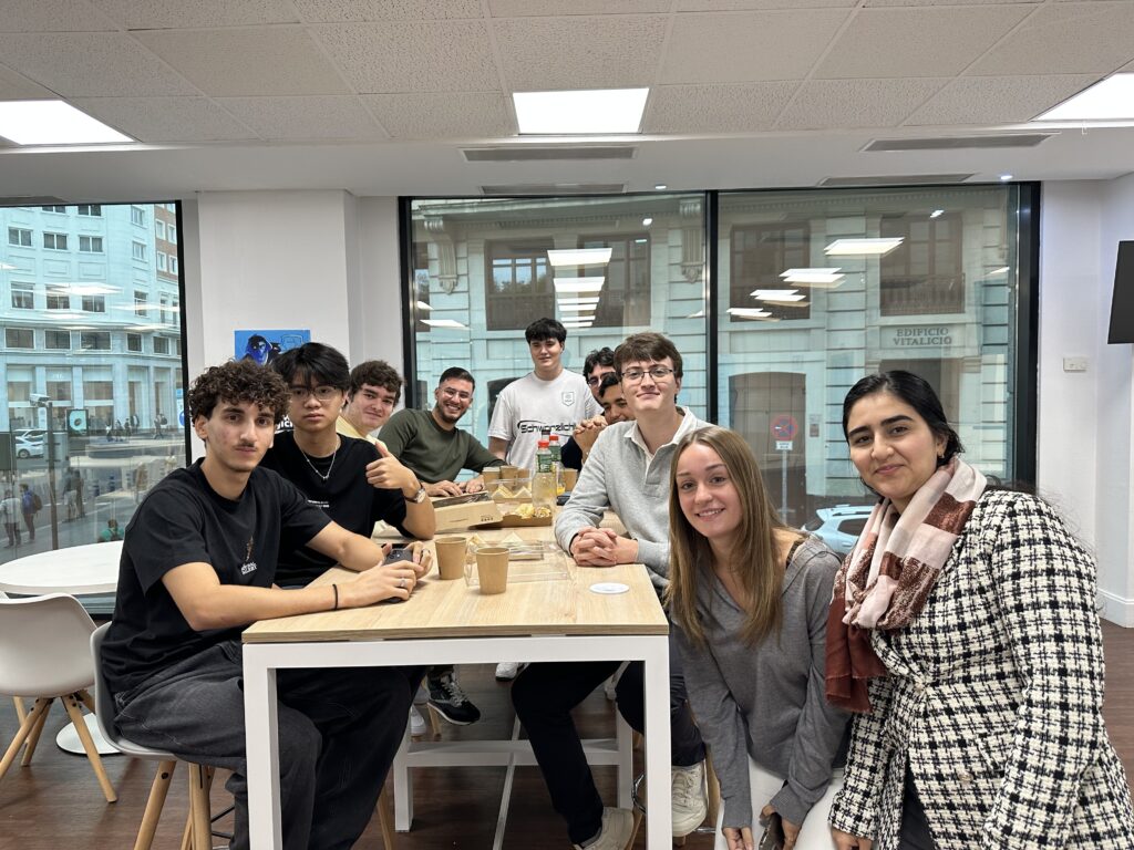 Estudiantes de primer curso en el campus de Epitech Madrid y Barcelona durante su primera semana de clases