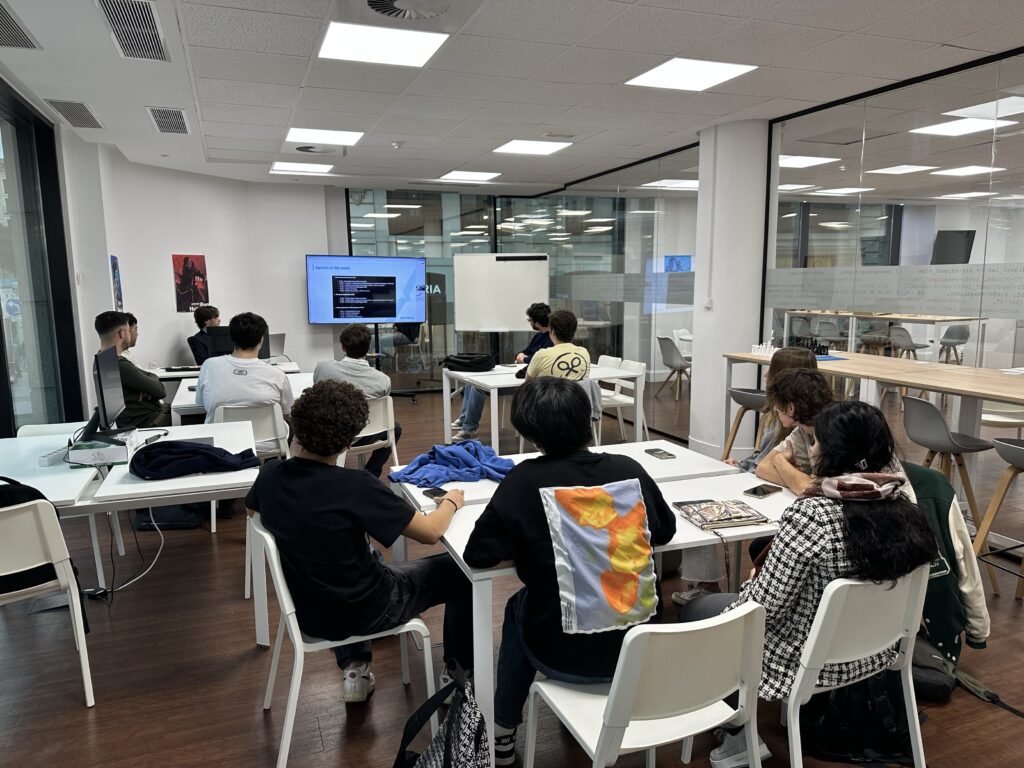 Sesión de bienvenida a los nuevos estudiantes de Grado + Máster en Desarrollo de Software en Epitech